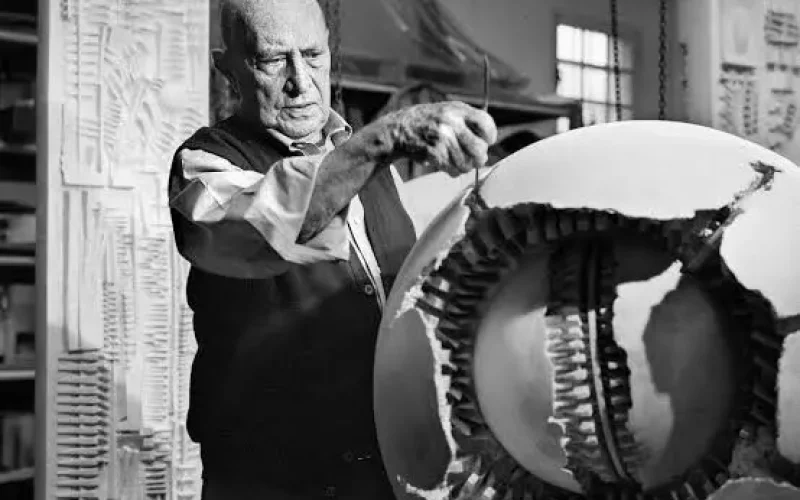 ARNALDO POMODORO SCULTORE DI GIOIELLI